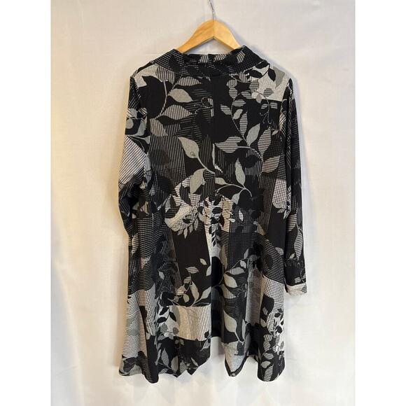 Women’s Zim & Zoe Size 18 Grey & Black Floral Long Sleeve Shirt. - Picture 4 of 4